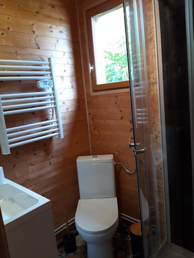 Chalet Chaleureux Avec Parking Garage Motos, Vélos